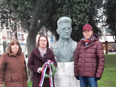 Položili cvetje ob spomenik Pinka Tomažiča