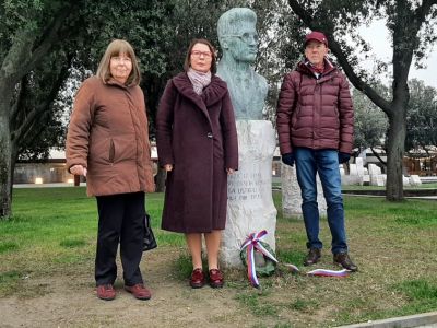 Položili cvetje ob spomenik Pinka Tomažiča