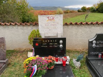 OB DNEVU SPOMINA MRTVE SMO OBISKALI GROB JUSTA GODNIČA V SVETEM PRI KOMNU